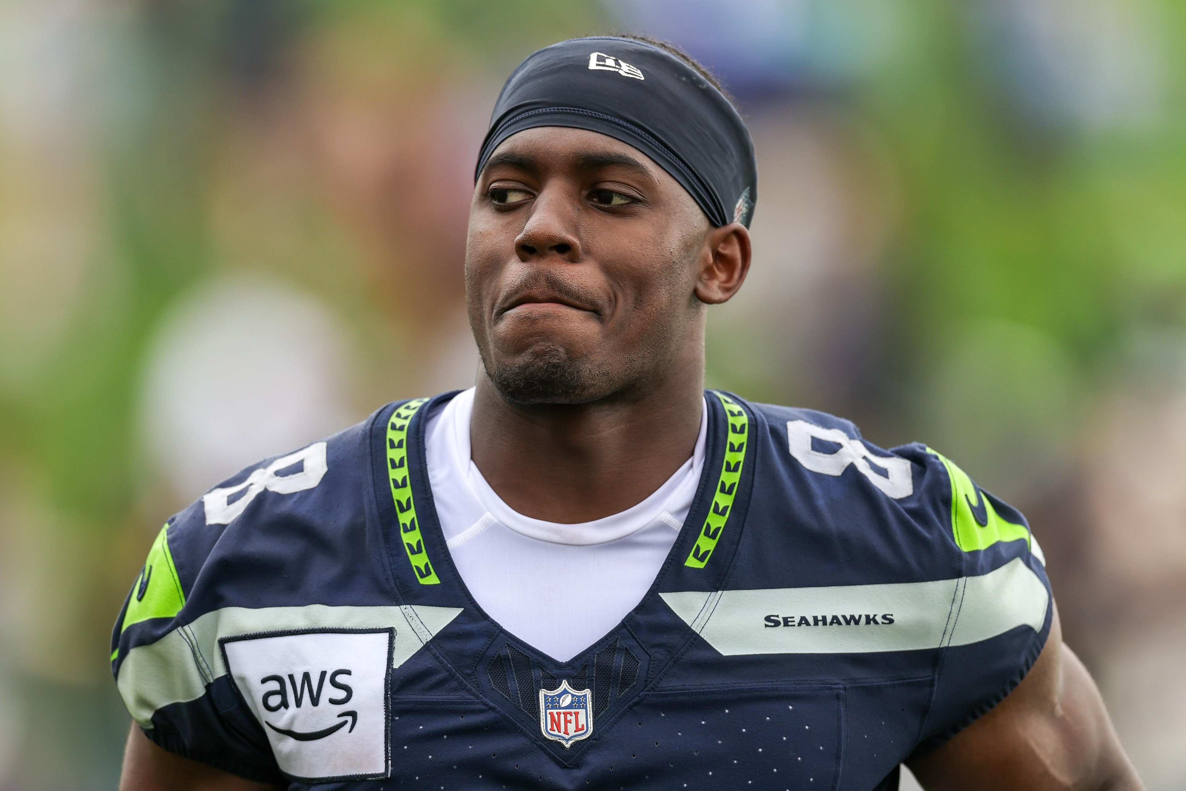 Seahawks rookie Jadarian Price returns to practice after injury scare, team tracks other back’s day-to-day status