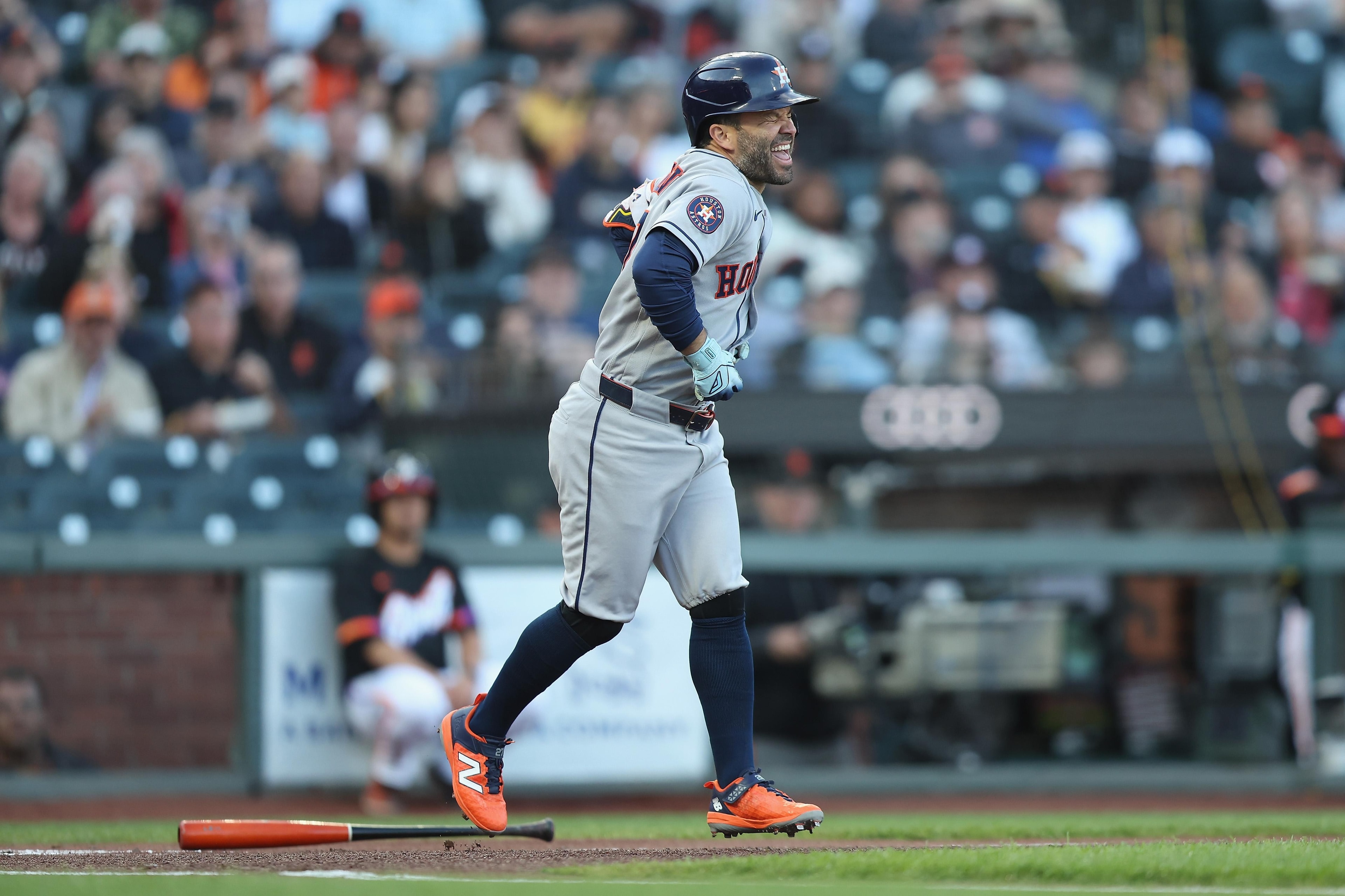 Astros squander early chances and fall 4-1 to Giants as Altuve leaves after being hit