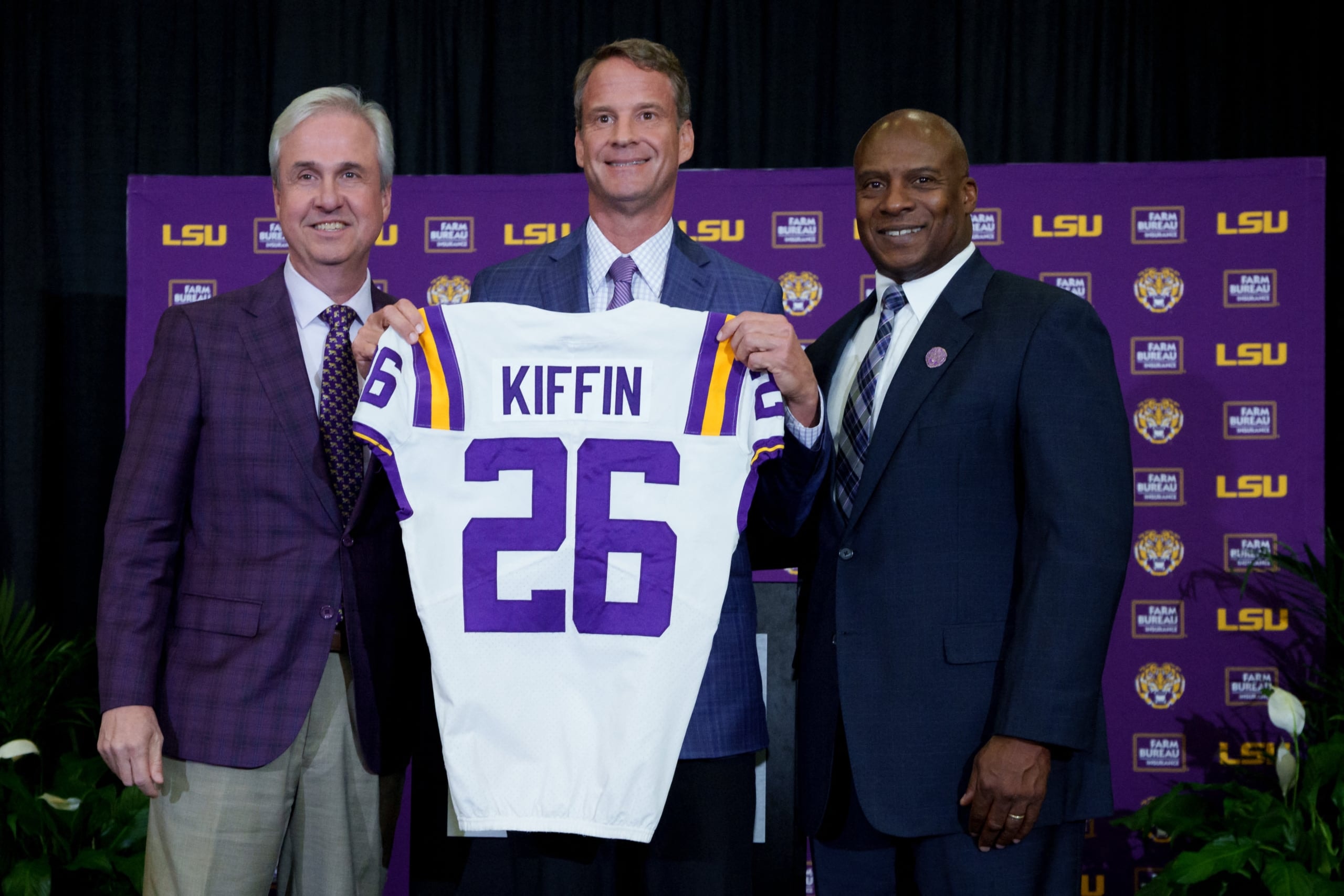 Report: LSU and Lane Kiffin face SEC expulsion threat after push to sign NFL players
