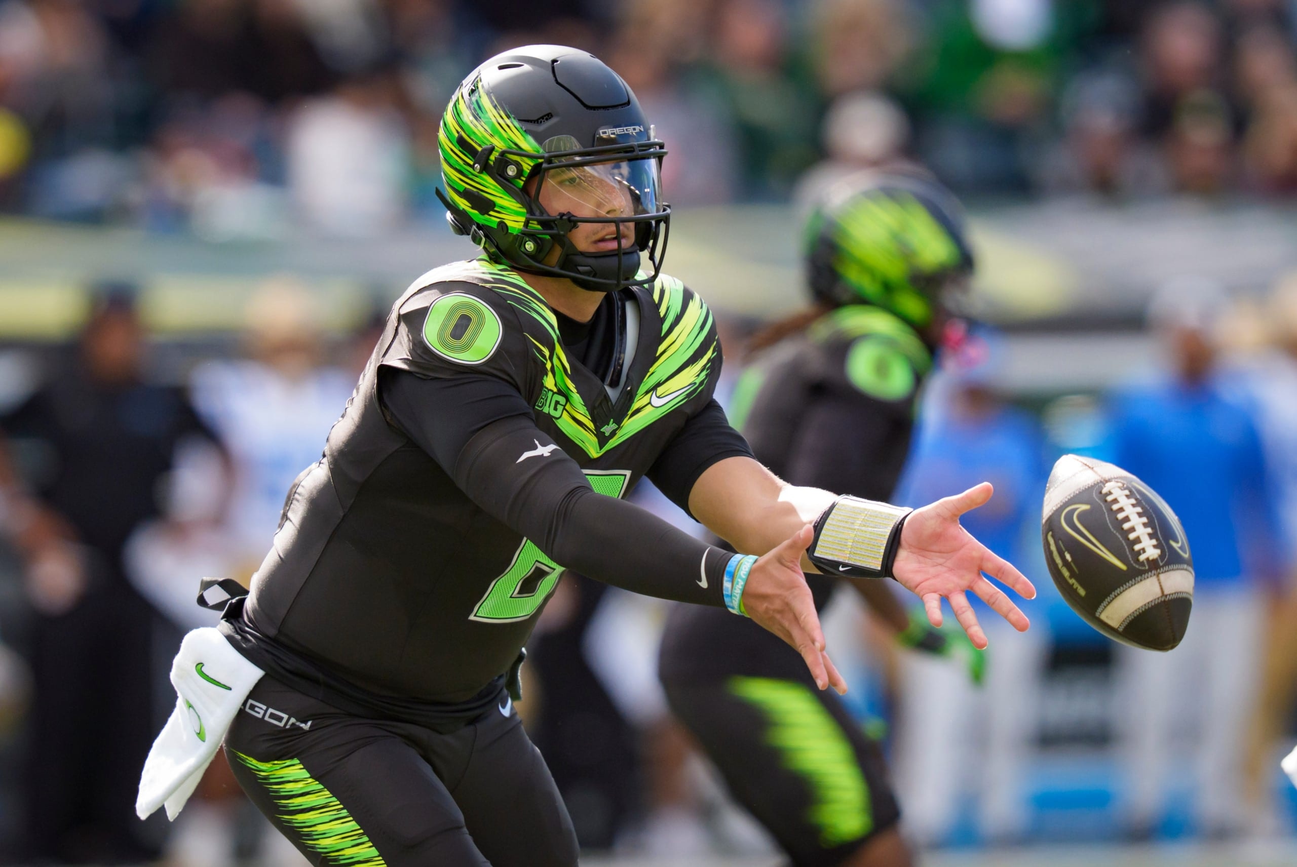 Dylan Raiola’s Early Oregon Setback Turns the QB Question Back Into a Gamble