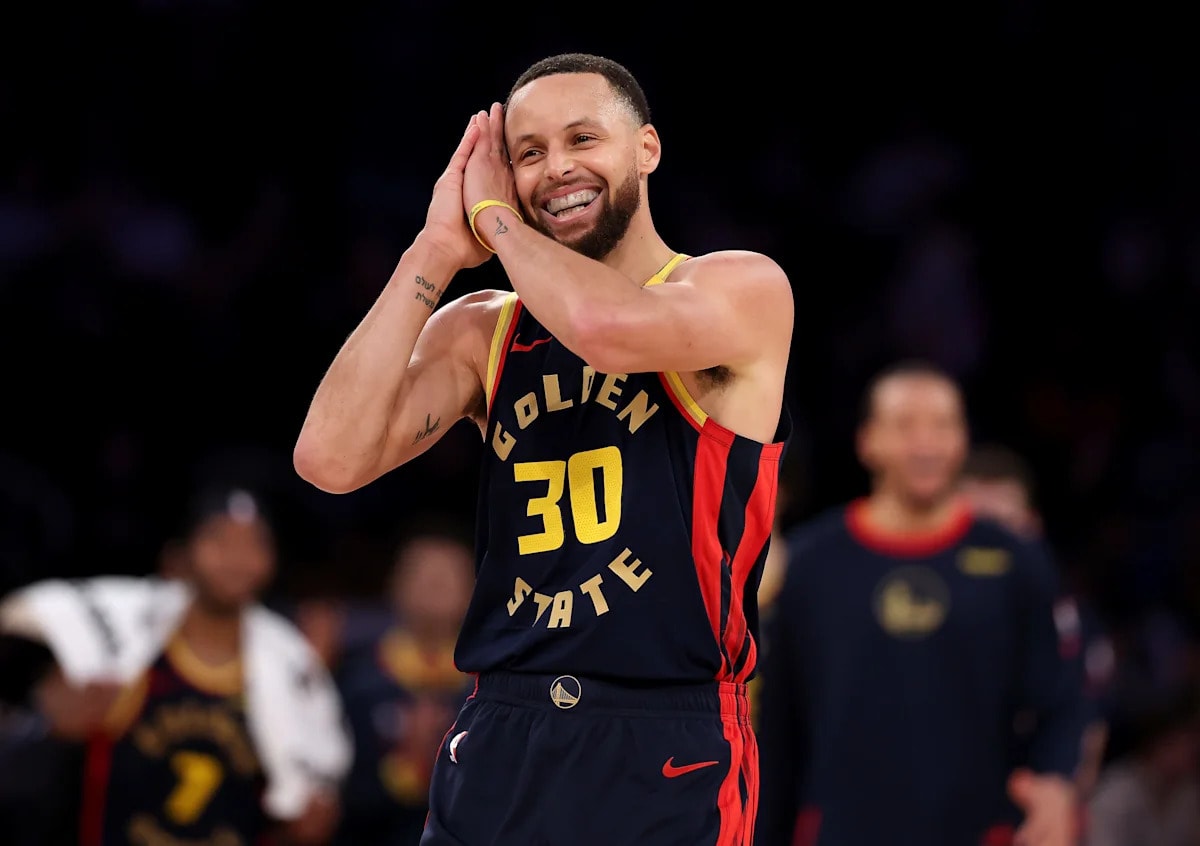 Warriors plan talks with Steph Curry this weekend on a possible contract extension