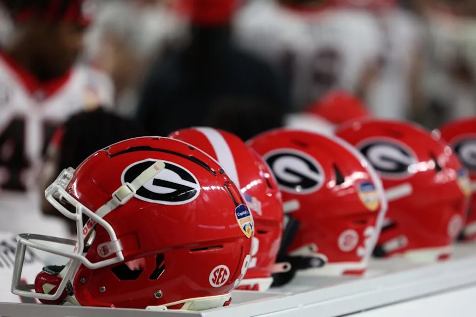 Georgia Bulldogs roll out new on-field sponsor, and the internet fixates on car insurance jokes