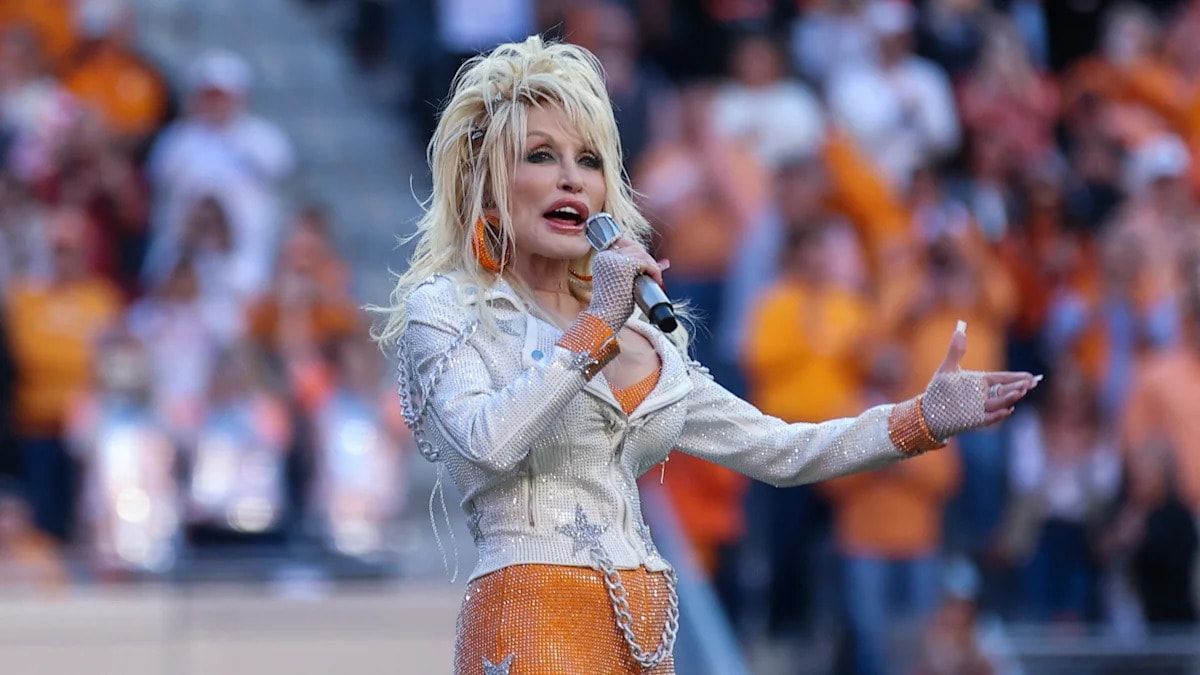 Josh Heupel says Tennessee will add Dolly Parton helmet sticker honor this season