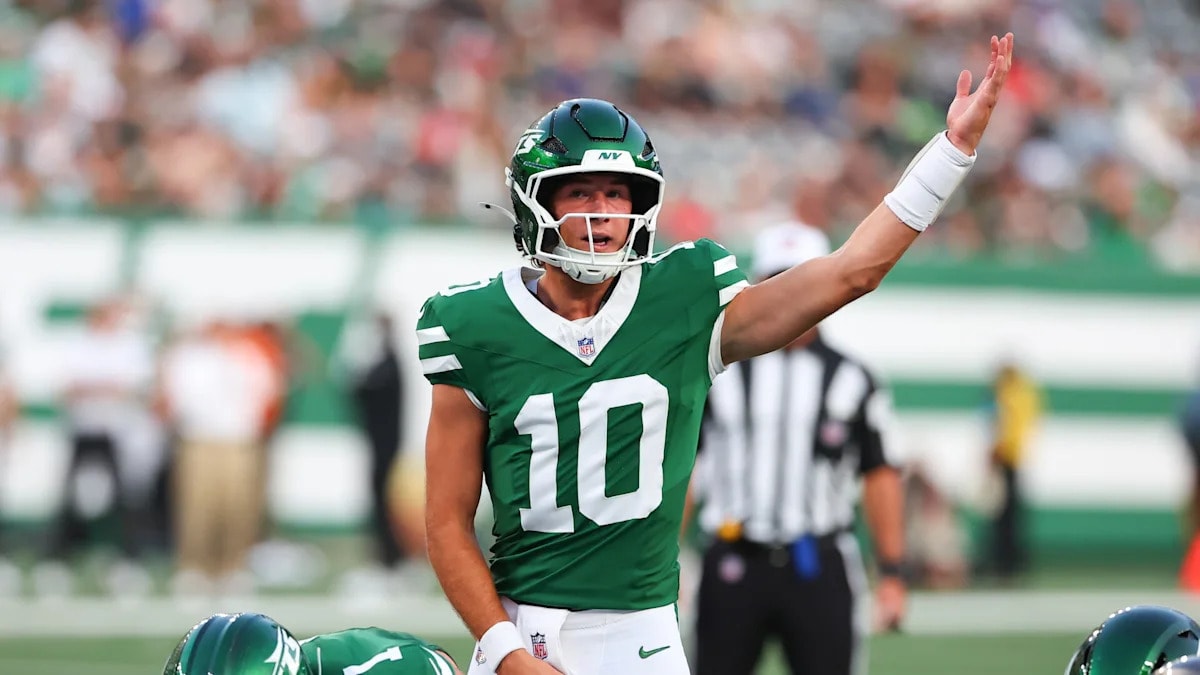 Aaron Glenn explains why Cade Klubnik’s moxie impressed him, after Geno Smith’s ankle bumped him into the Jets’ preseason opener
