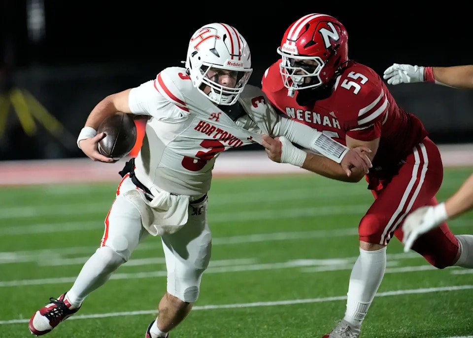Neenah pounds Hortonville, keeps Rockets tied for Fox Valley Association lead with Kaukauna