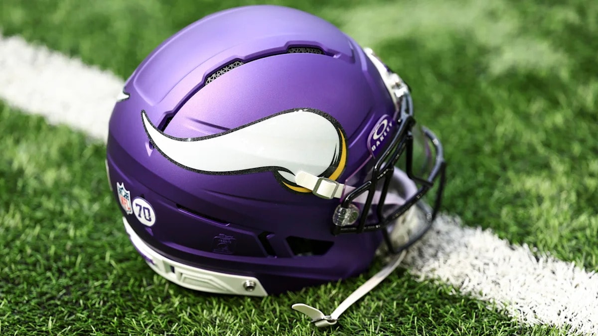 Jamal Adams’ 2026 season ends early after knee injury in preseason