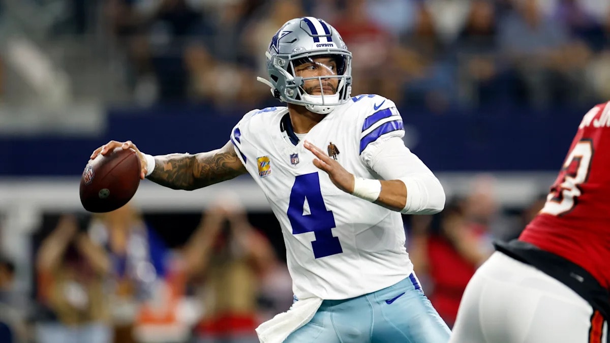 Cowboys take a 10-7 halftime lead over Buccaneers on Thursday Night Football