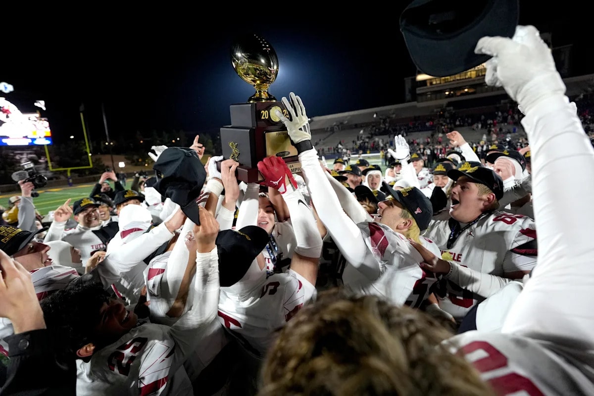 Oklahoma high school football 2026 season preview highlights top teams, players and the new coaching cycle under OSSAA