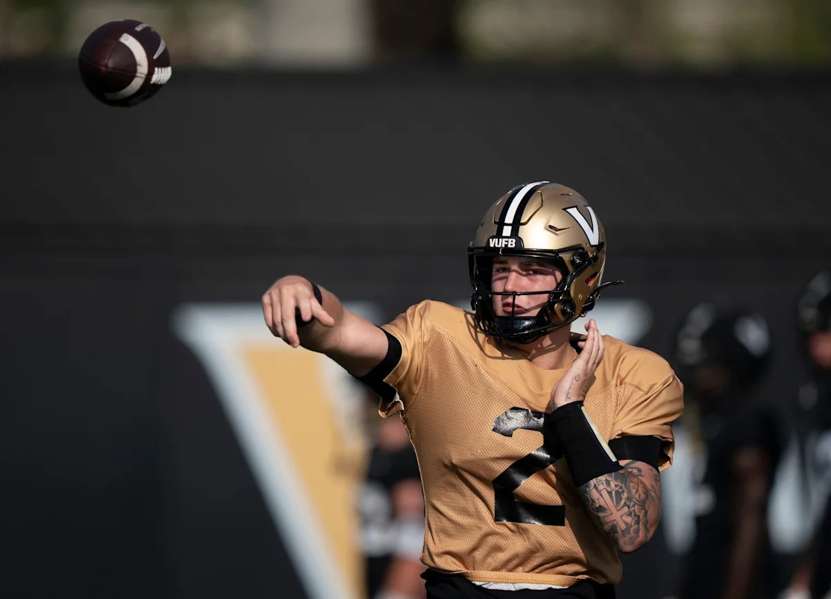 Jared Curtis’s Georgia-to-Vanderbilt path ends in QB competition, with Blaze Berlowitz emerging at Vanderbilt