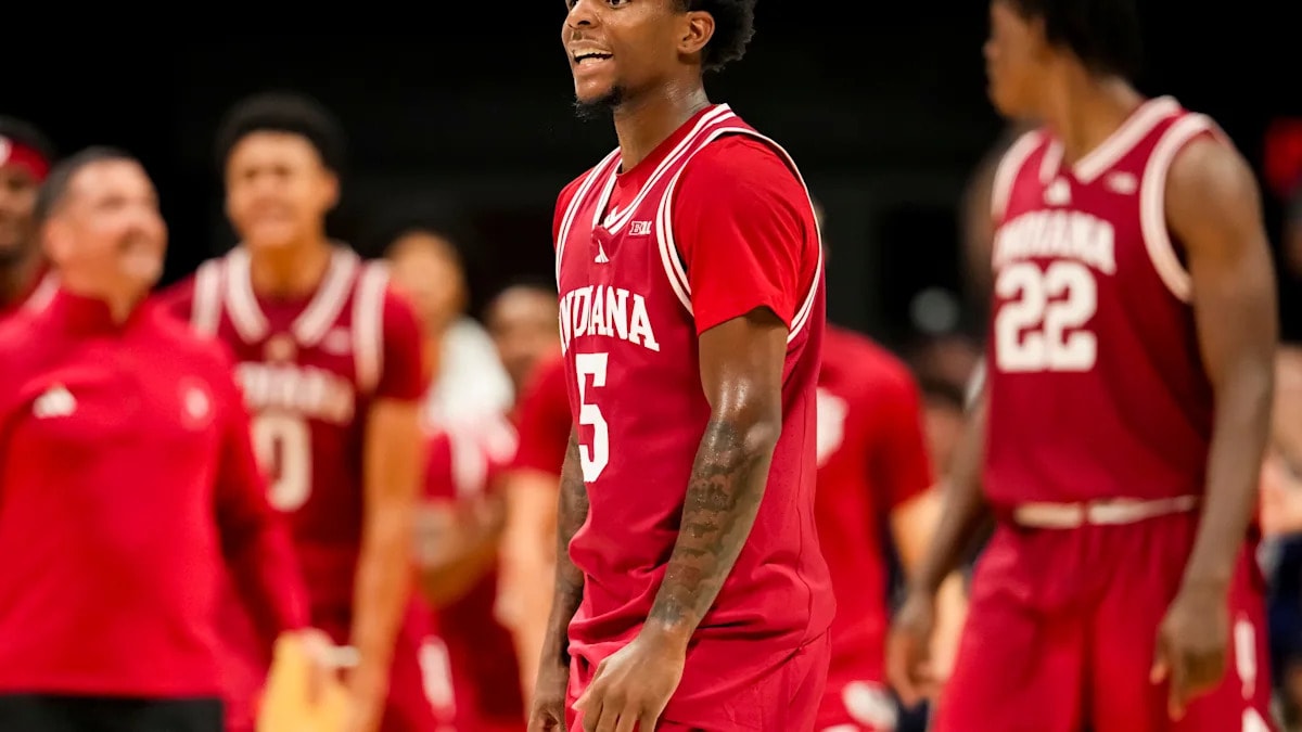 Darian DeVries draws on IU football’s comeback mindset as Indiana men’s basketball looks to stay composed