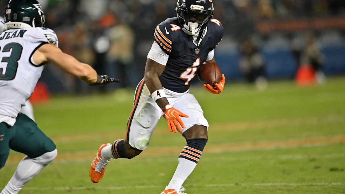 Bears RB D’Andre Swift returns to practice on limited basis after hip and knee ailment