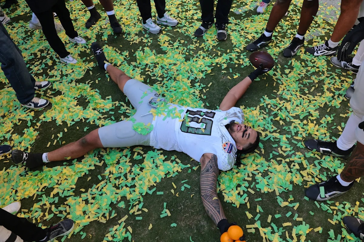 ESPN analysts Kyle Bonagura and Mark Schlabach split on how far Oregon reaches in the 2026 College Football Playoff