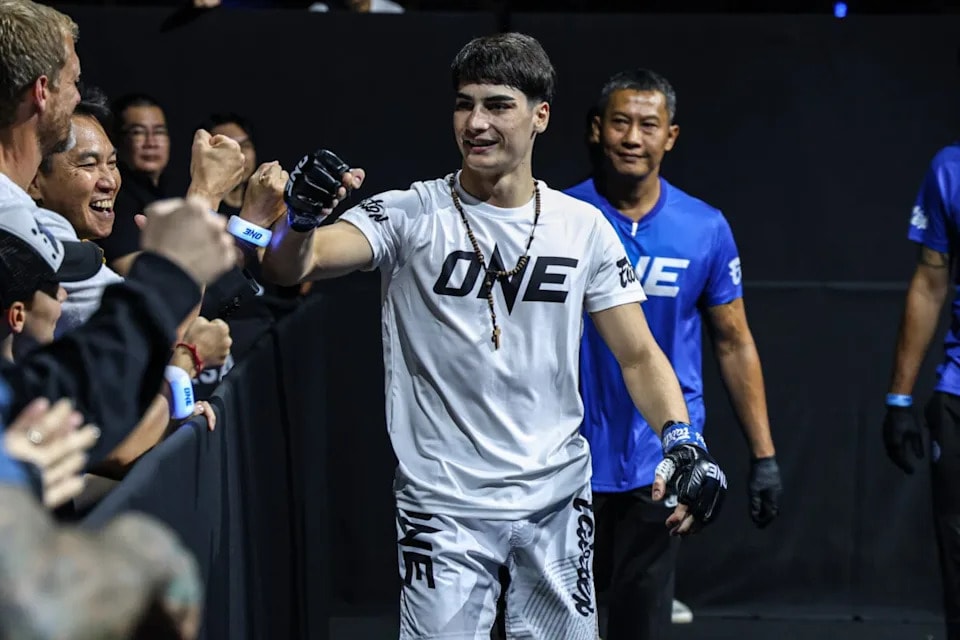 Lenny Blasi weathers Worapon Lukjaoporongtom in Bangkok, wins unanimous decision to make it three straight at bantamweight