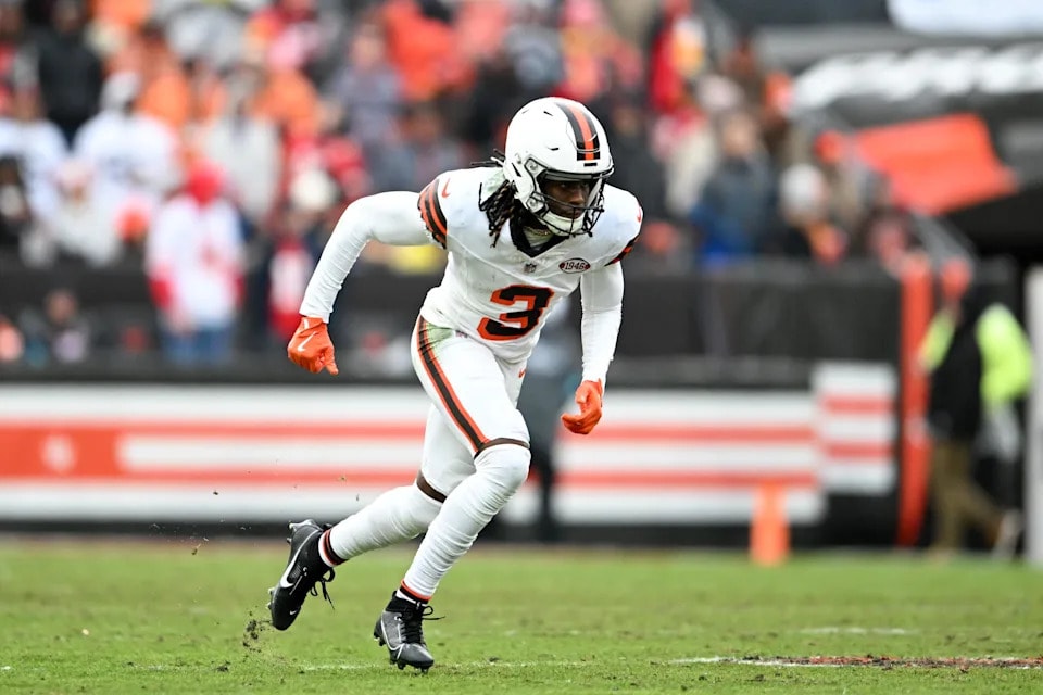 Chiefs add Justin Watson to the practice squad as wide-receiver trade talk swirls