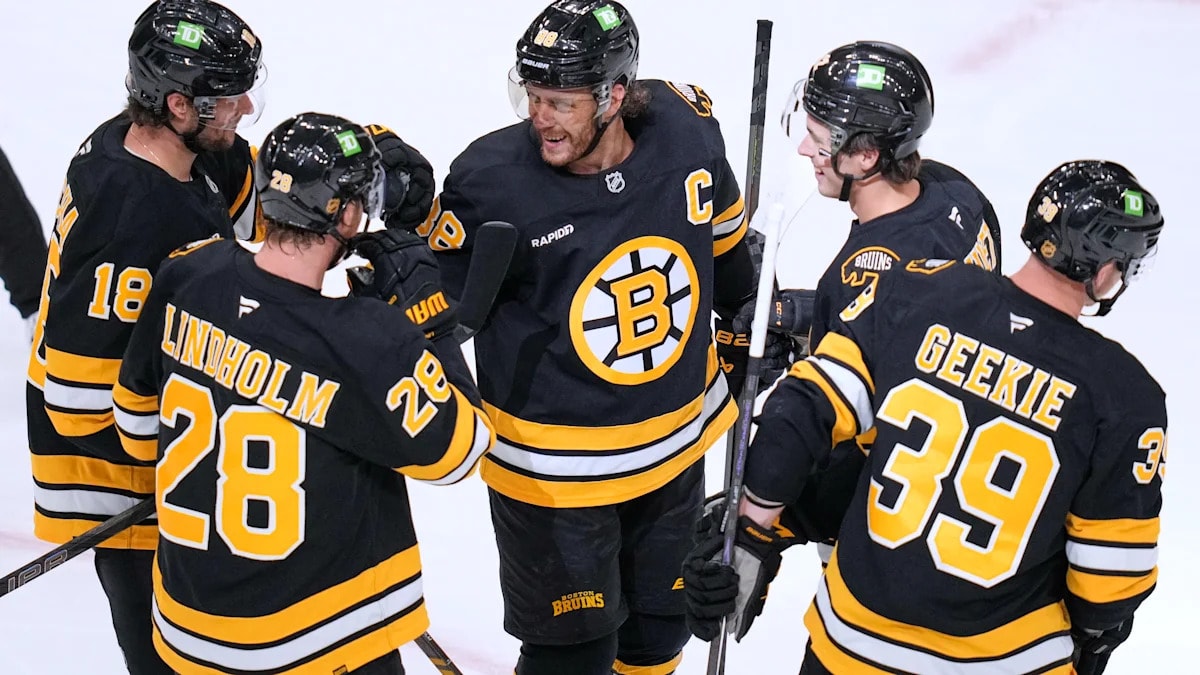 Pastrnak’s two-goal burst powers Bruins’ 6-1 rout of Utah Mammoth