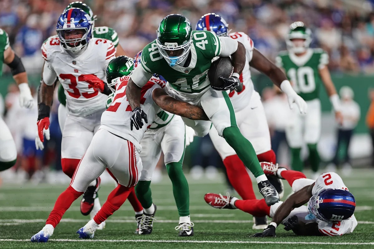 Jets’ Chip Trayanum taken to hospital after neck injury following early touchdown run vs. Giants