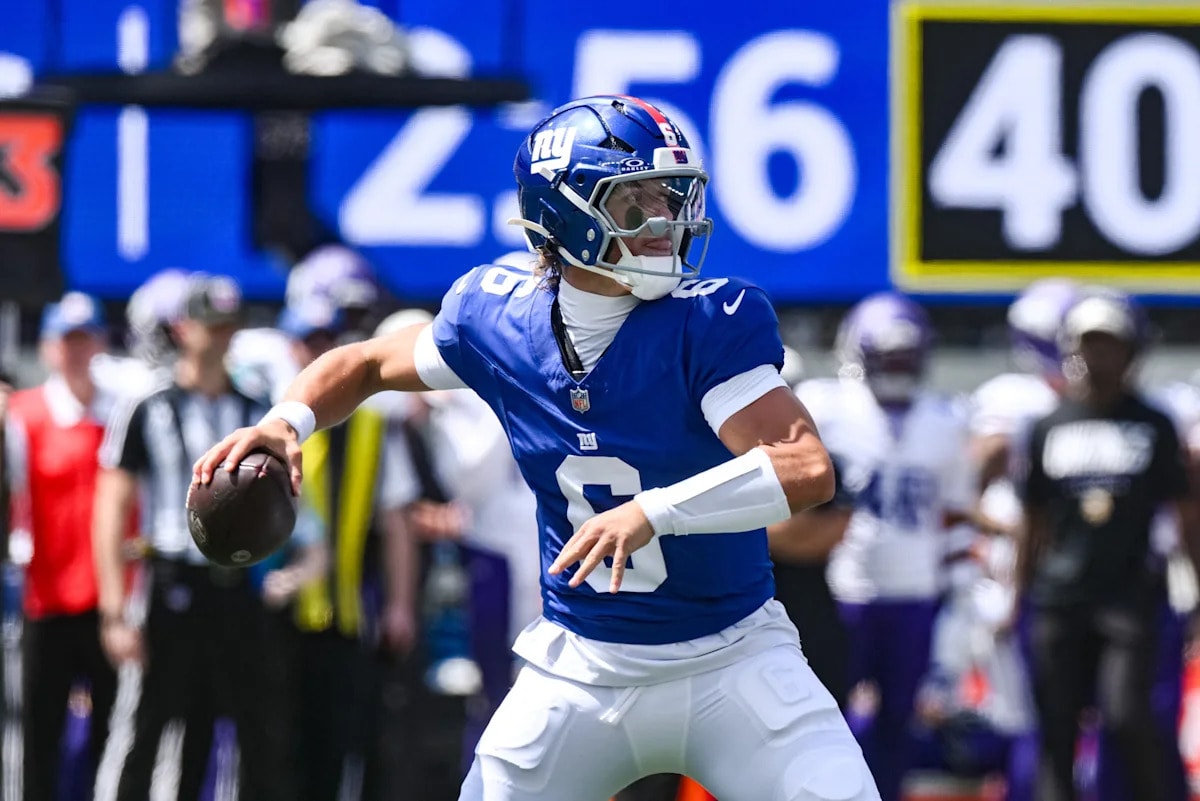 Jaxson Dart returns to the blue medical tent for another concussion evaluation in Giants’ preseason opener