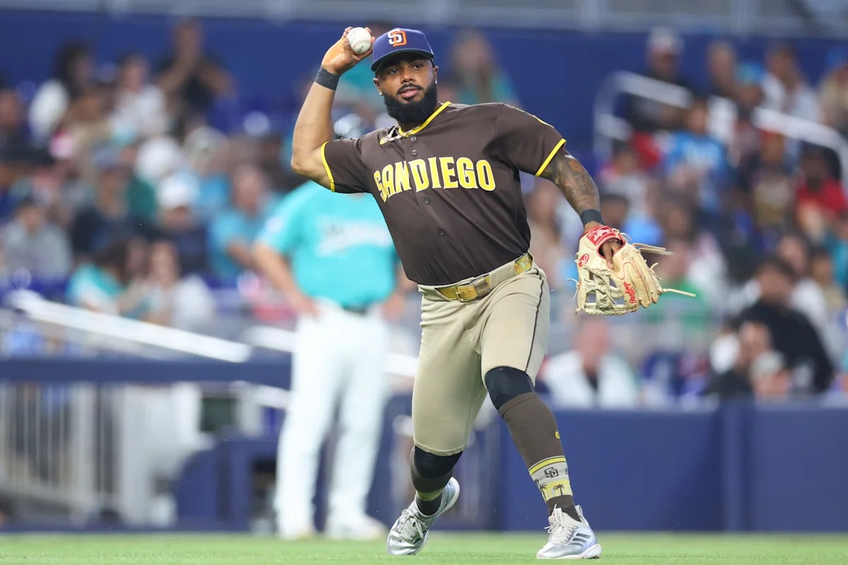 Padres infielder Luis Rengifo carted off after leg injury against Rays