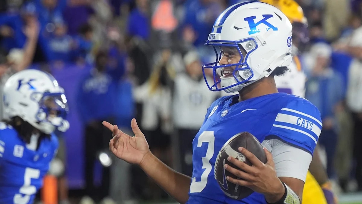 Kentucky coach Mark Stoops’ successor? No, it’s Stoops’ coordinator? Freeman singles out former Notre Dame QB Kenny Minchey as he thrives