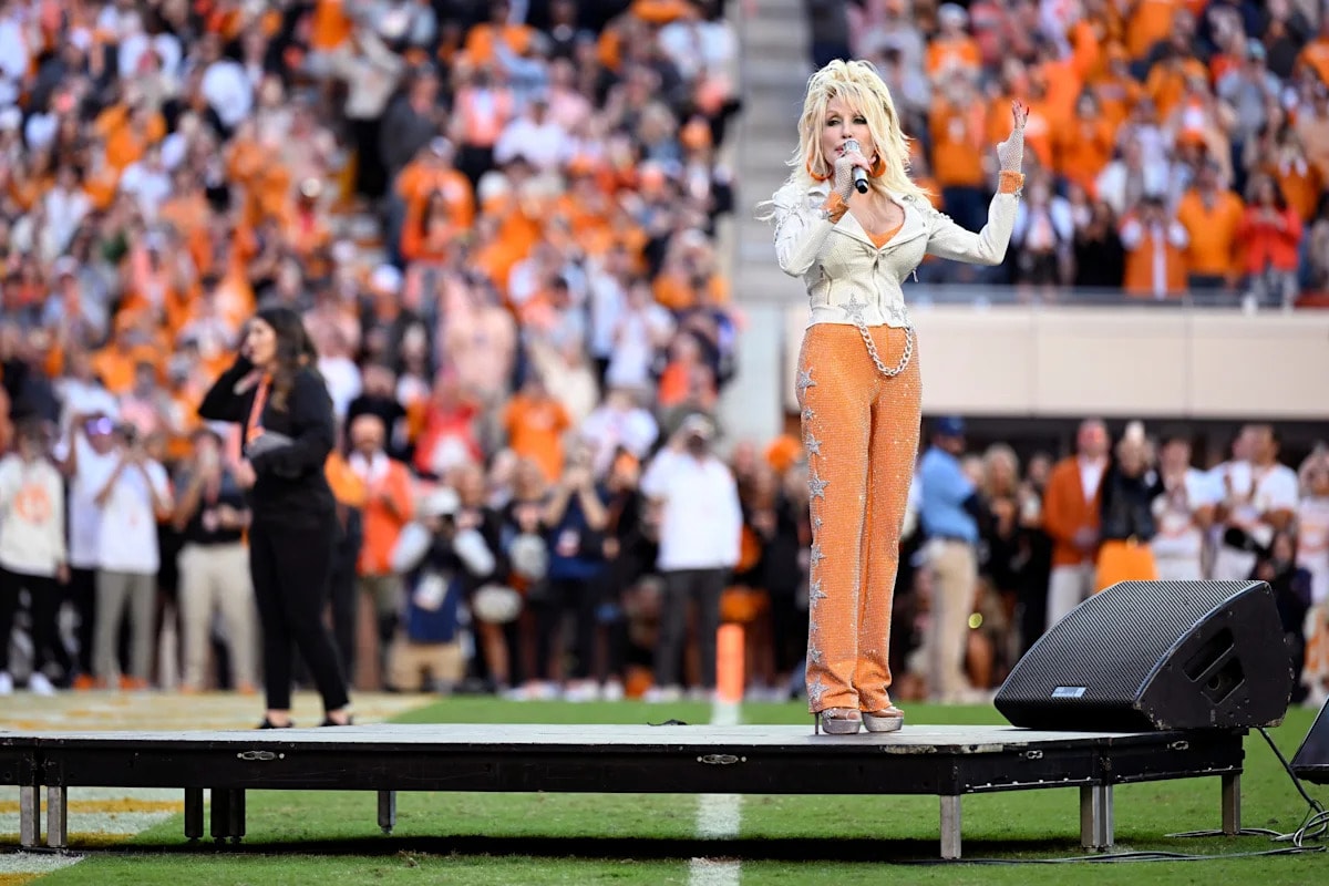 Tennessee football plans a Dolly Parton tribute on helmets this season