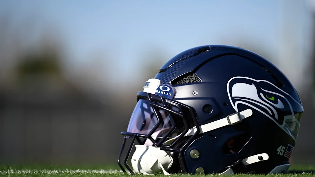 Seahawks claim offensive lineman Kellen Diesch off waivers from Chiefs