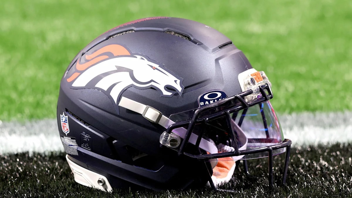 Broncos agree to sign defensive tackle Israel Antwine and offensive tackle Foster Sarell