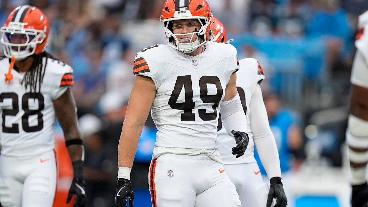 Browns LB Carson Schwesinger listed day-to-day after spraining ankle in Week 5