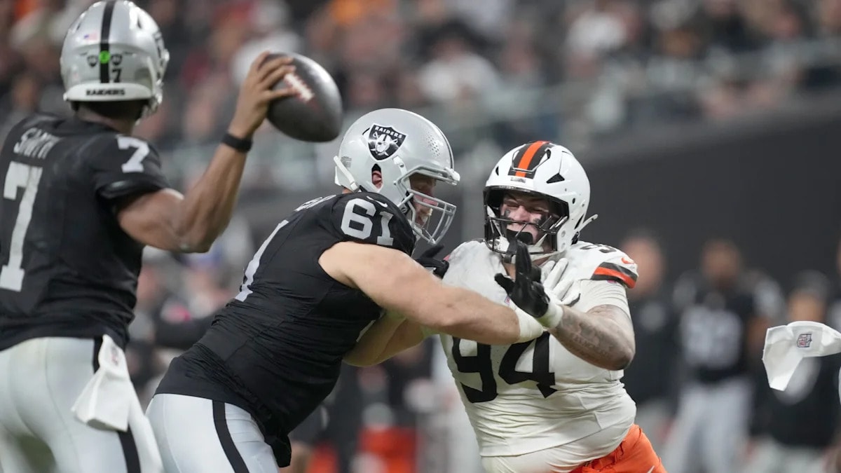 Raiders trade center Jordan Meredith to Jets in late-round pick swap