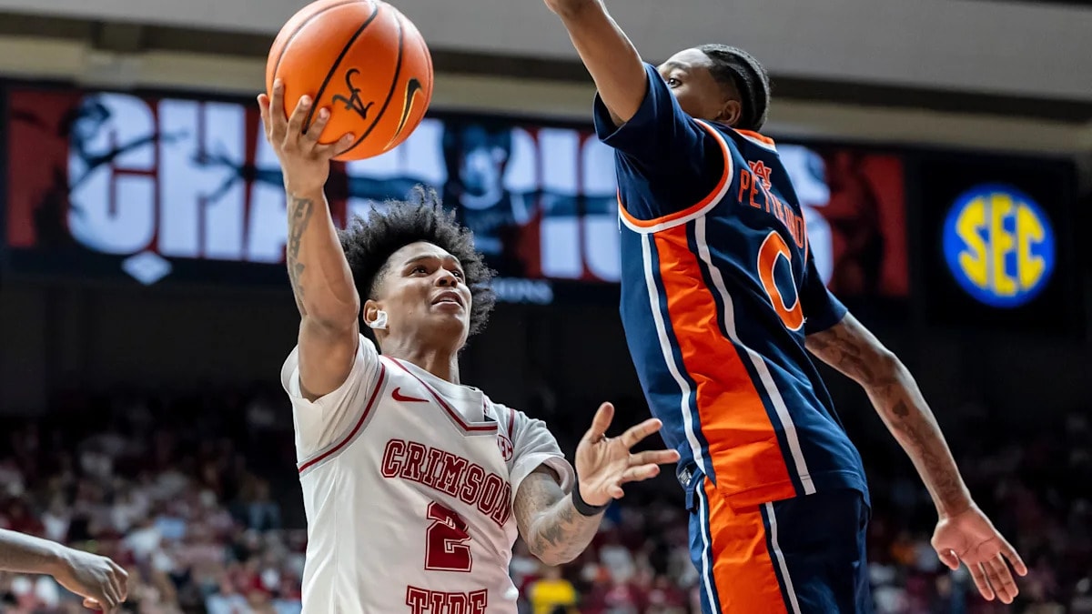 Alabama guard Aden Holloway starts five-game suspension after drug arrest, coach Nate Oats confirms
