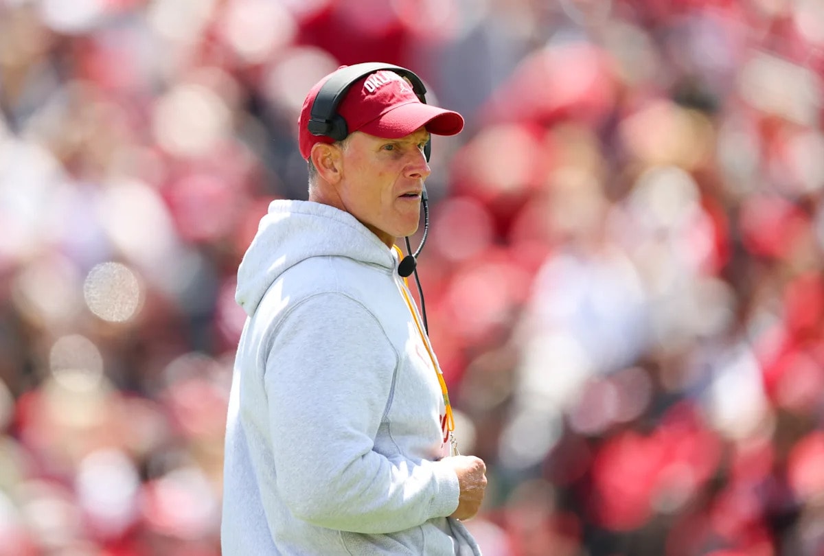 Oklahoma signs Brent Venables to a new contract, keeping head coach in Norman