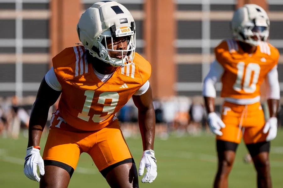 Edwin Spillman earns spot on 2026 Allstate Wuerffel Trophy Watch List for Tennessee