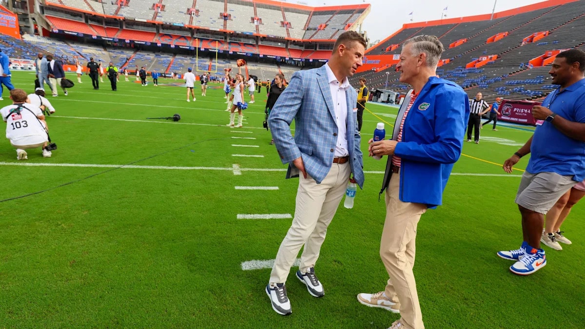 Florida-South Carolina halted by weather delay in Gainesville at halftime, Gamecocks leading 7