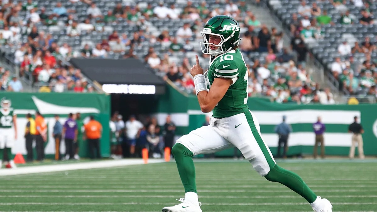 Cade Klubnik spark in his first NFL action as Jets rally for 10 points vs. Buccaneers