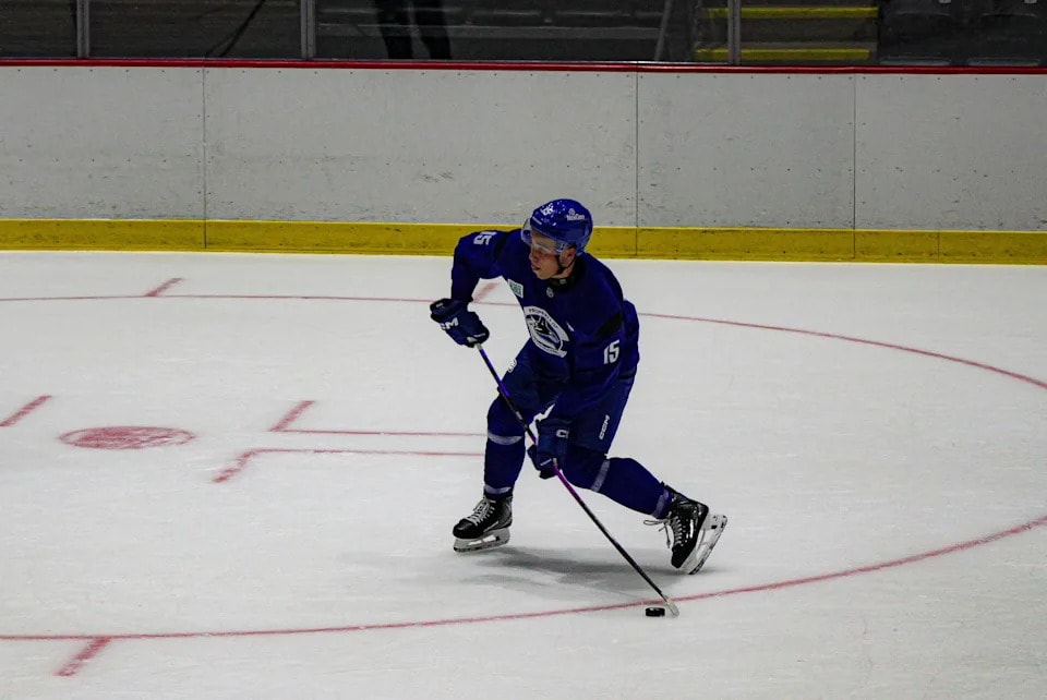Canucks Sign First-Round Pick Novotný to Entry-Level Contract