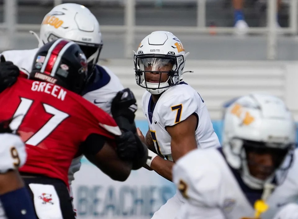 UConn still searching for a starting quarterback days before opener under new coach Jason Candle