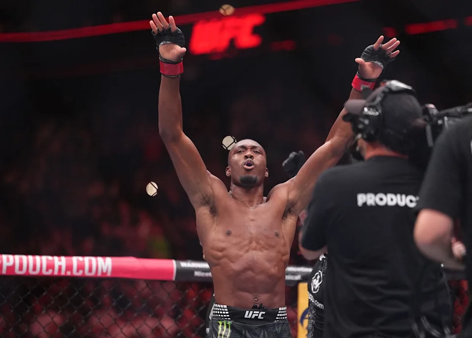 UFC 330 hands out $100K bonuses in Philadelphia, featuring an ultra-rare Scottish twister
