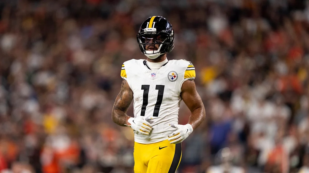 Steelers place WR Michael Pittman Jr. on injured reserve after aggravated foot injury
