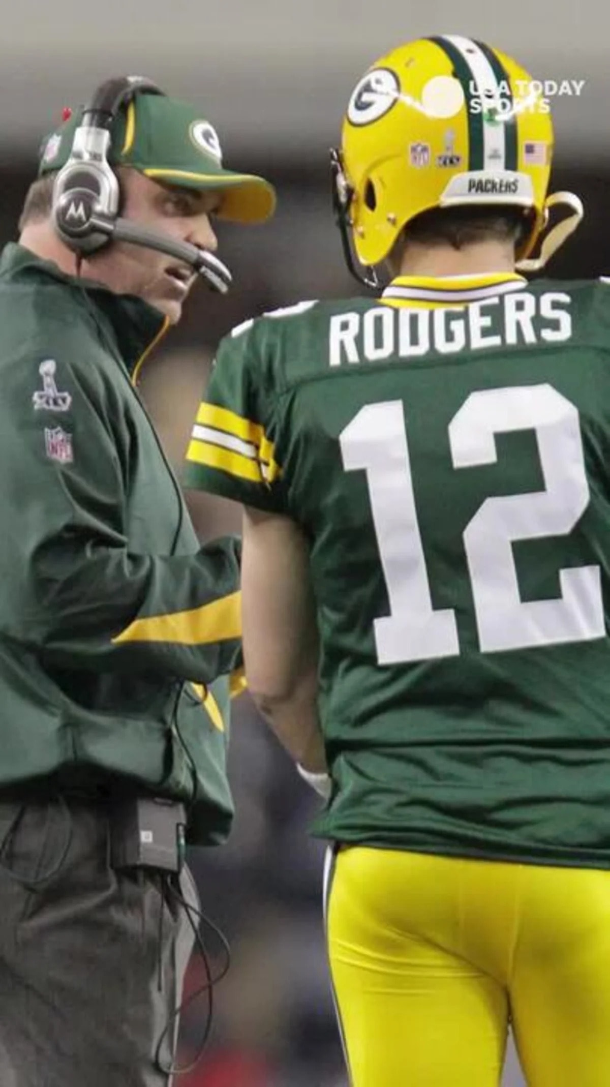 Aaron Rodgers brings Anthony Fauci and Dianna Russini into his latest appearance, sidestepping Pat McAfee’s question
