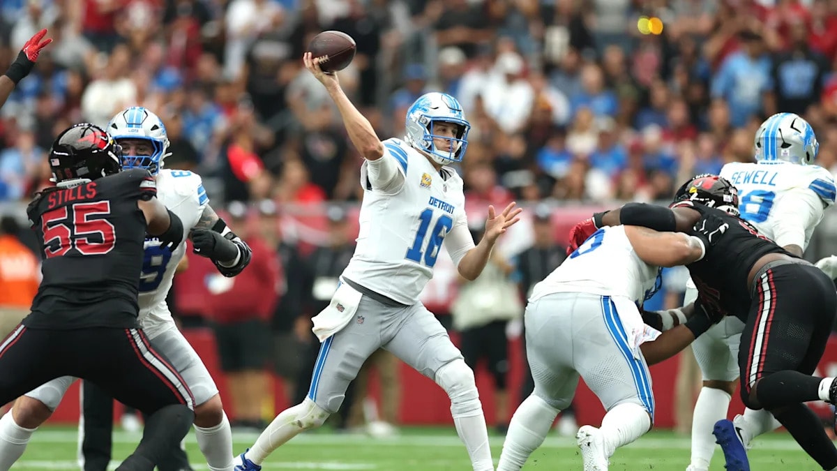 Lions build an edge late in the first half, lead Cardinals 24-7 at halftime