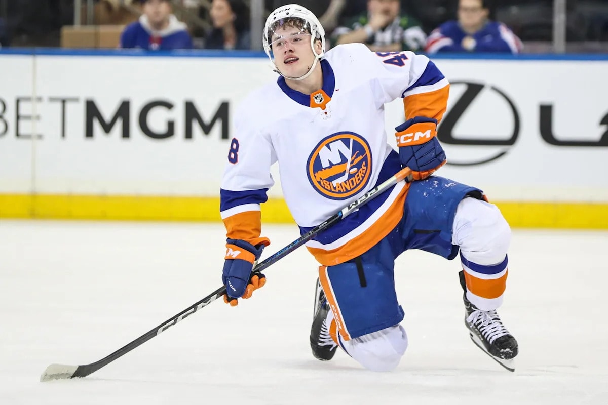 Former Islanders prospect Matthew Maggio signs with KHL club Salavat Yulaev
