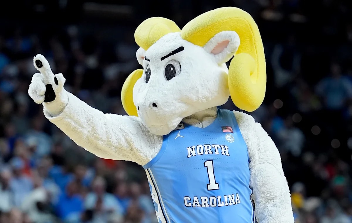 UNC basketball hosts five-star 2028 recruit Brady Pettigrew for a fall visit