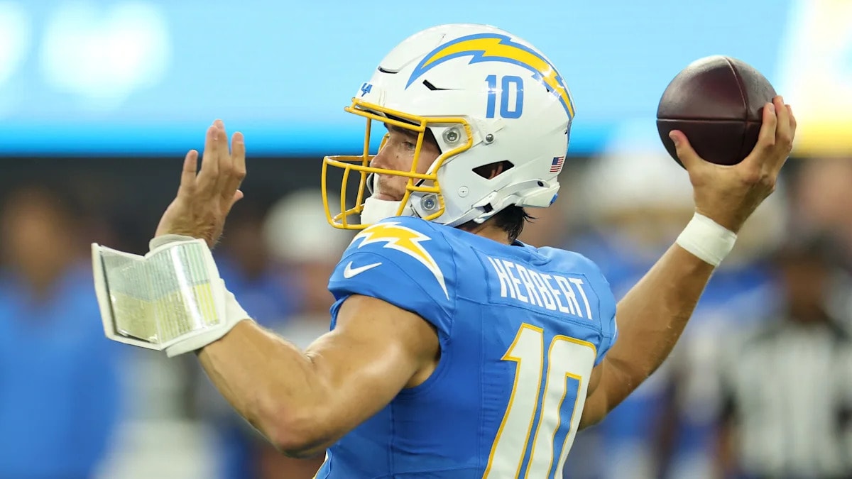 Harbaugh says Herbert made it a “double wow” with long TD to Johnston