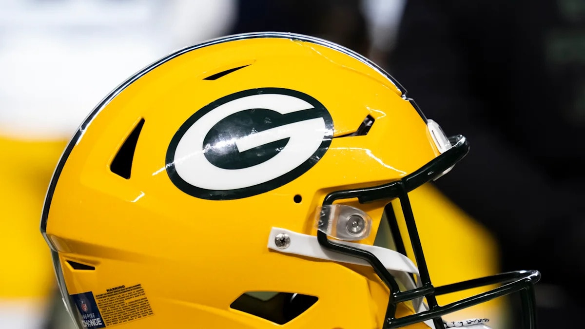 Packers claim defensive end Arden Walker off waivers