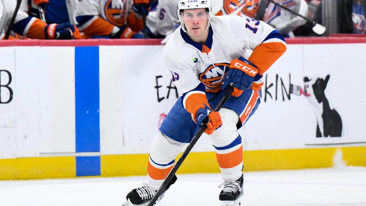 Islanders Aim to Get Mathew Barzal Back on the Ice Thursday After Lingering Knee Issue