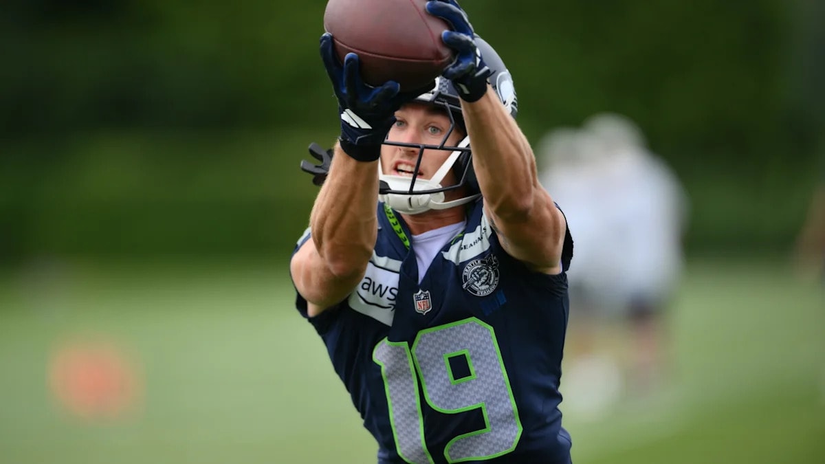 Seahawks place WR Jake Bobo on injured reserve with knee injury