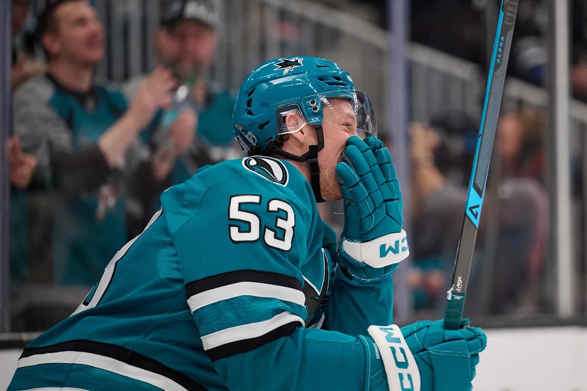 Jeff Skinner leaves the NHL for Switzerland, signing a one-year deal with EHC Biel-Bienne