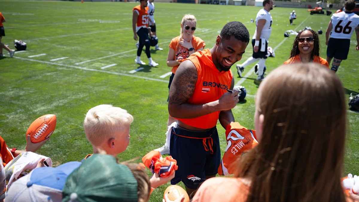 Jaylen Waddle returns to Broncos practice after left-leg muscle strain