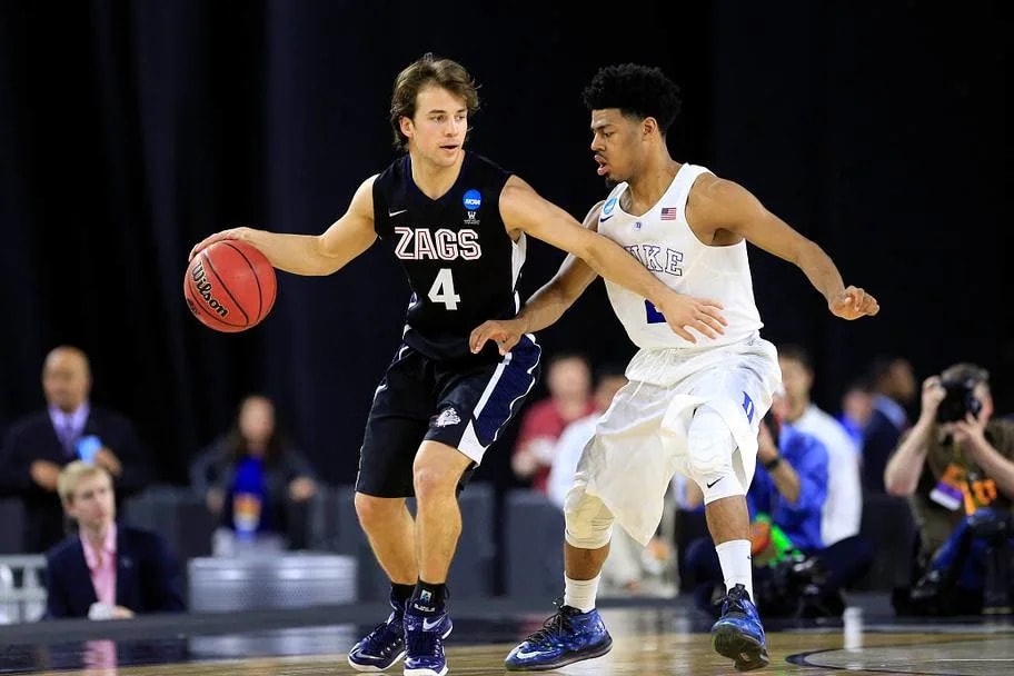 Kevin Pangos reportedly set to join Tommy Lloyd’s Arizona coaching staff