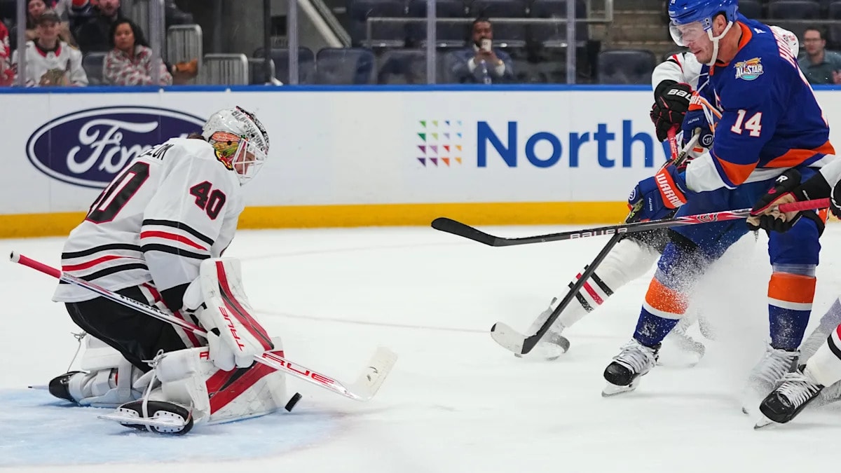 Bo Horvat scores twice as Islanders top Blackhawks 4-1