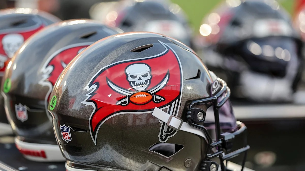 Jalon Daniels wins Buccaneers’ backup quarterback job as Tampa trims to 53